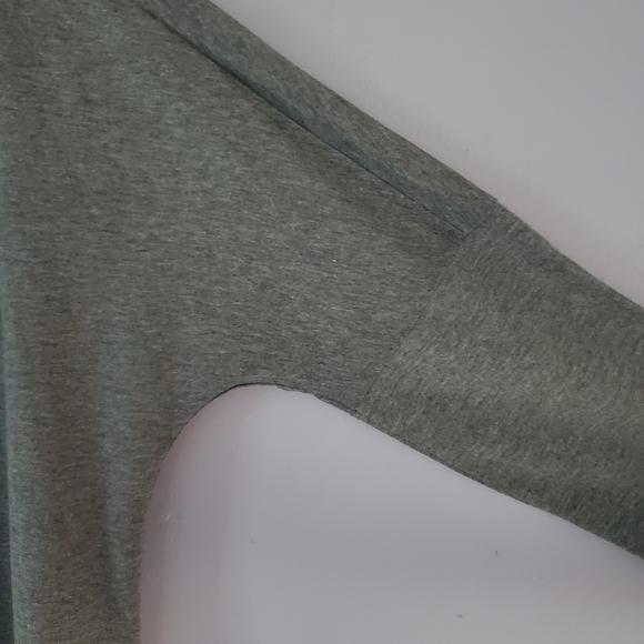 *NWT* NORACORA Gray Graphic Women's Jersey Top Size L - Picture 4 of 6